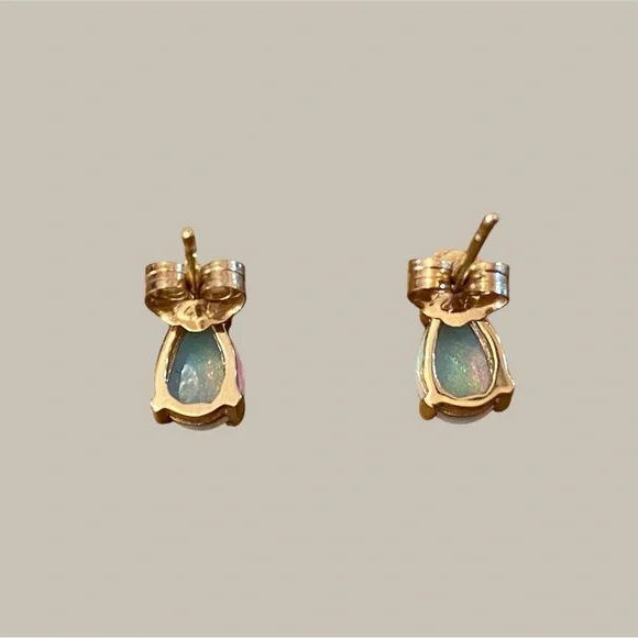 14k Opal and Diamond Gold
Earrings Elegant Addition to Your Collection! - Picture 2 of 7